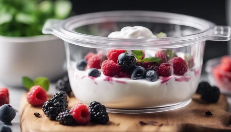 Snack Sous Vide Greek Yogurt With Berries for the 80/20 Diet