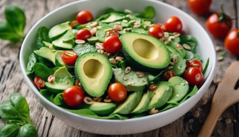 Spinach and Avocado Salad: A Light Lunch for the 22 Days Vegan Diet